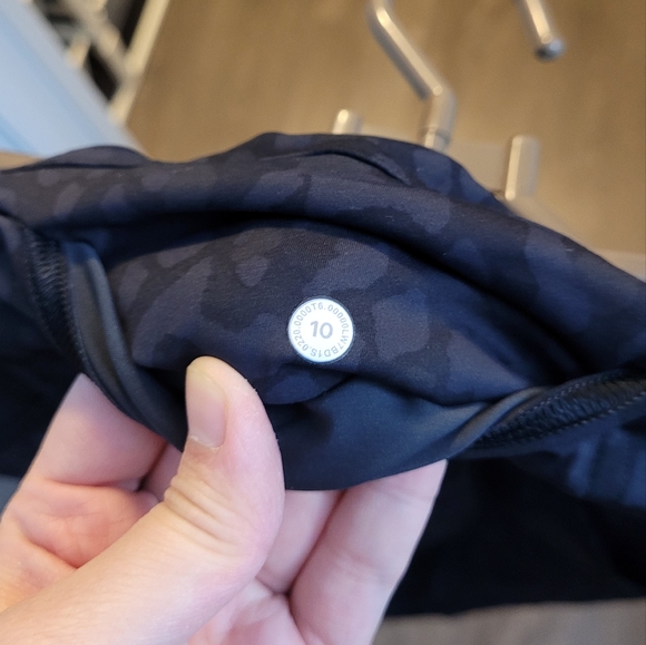 Lululemon Fast and Free 10 inch Shorts - Printed Black Camo - Picture 3 of 3